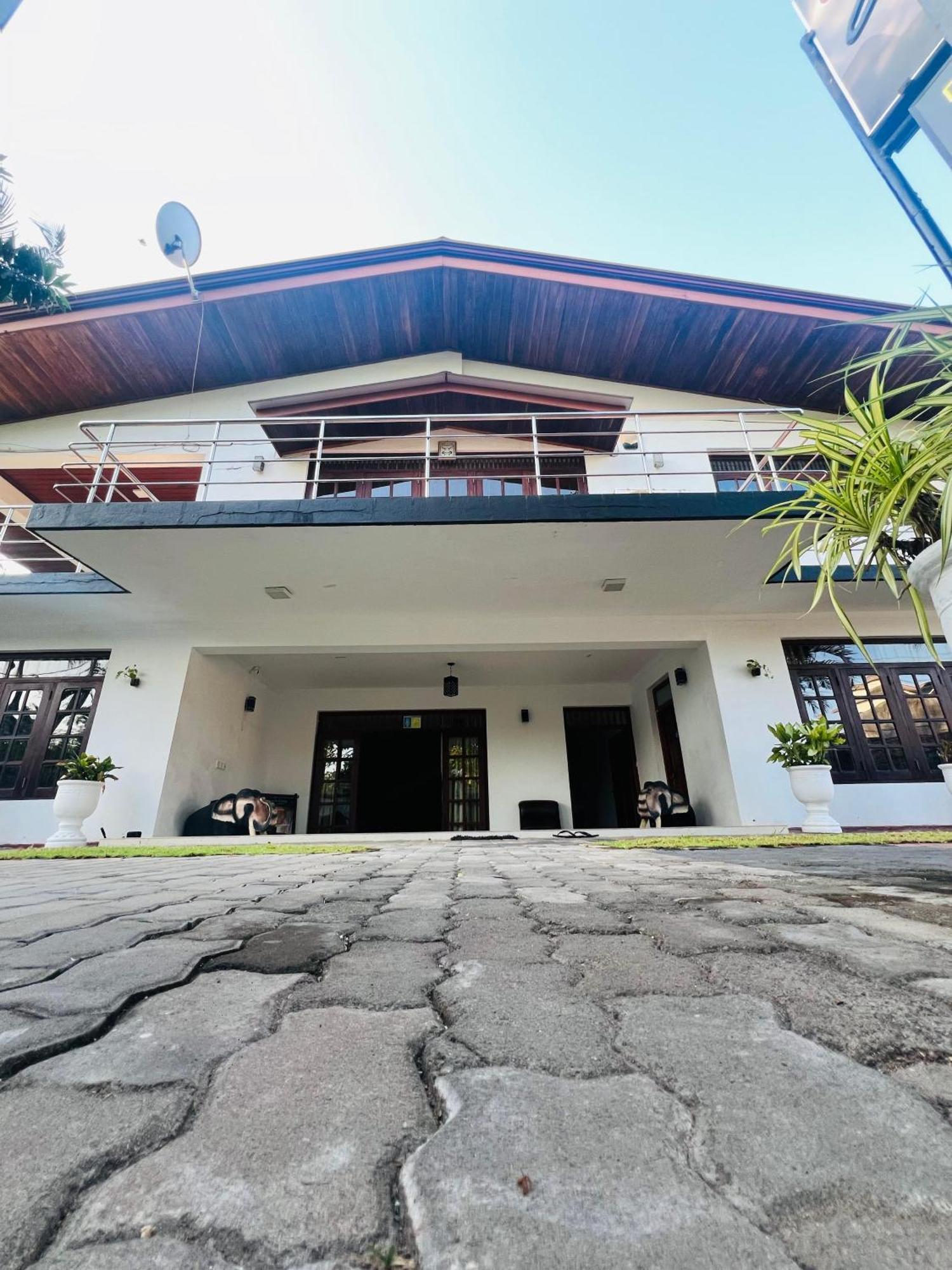 Ocean Beauty Guest House Negombo Buitenkant foto