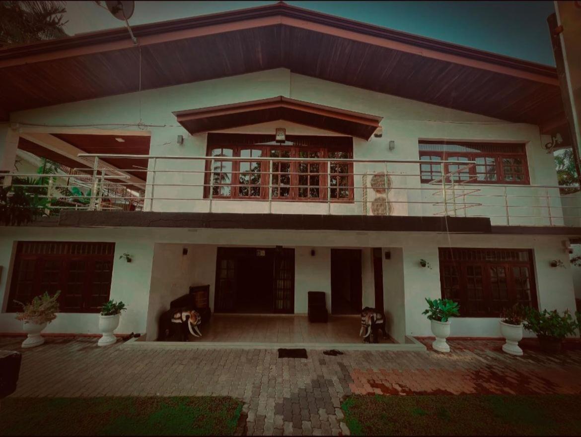 Ocean Beauty Guest House Negombo Buitenkant foto